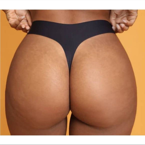 AirWear Free Cut Thong in Black, Size M - Picture 5 of 16